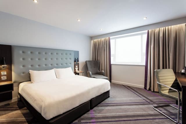 Superior Double Room, Roll-in Shower