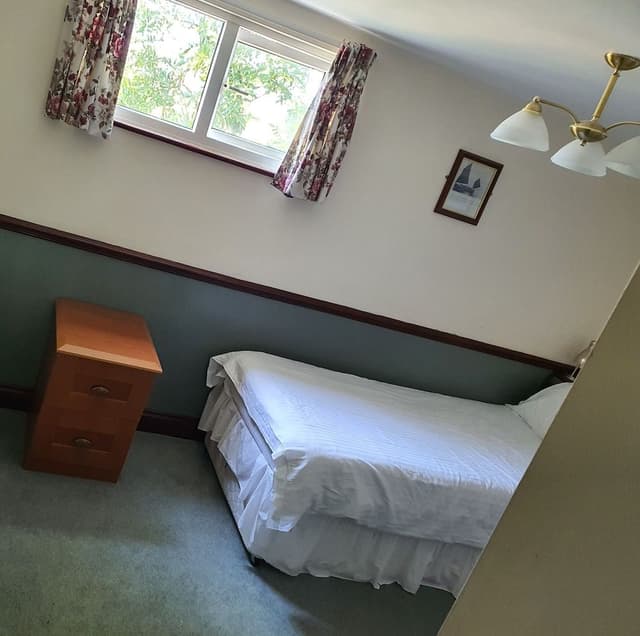 Suite, Ensuite ((Wheelchair Access))