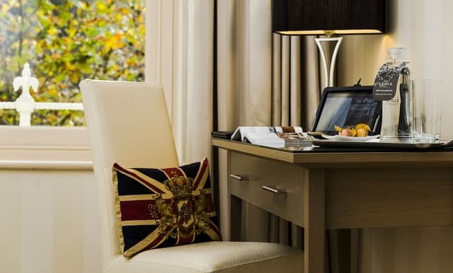 Classic Room, 1 King Bed, Balcony