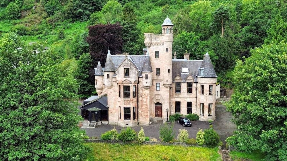 Broomhall Castle1