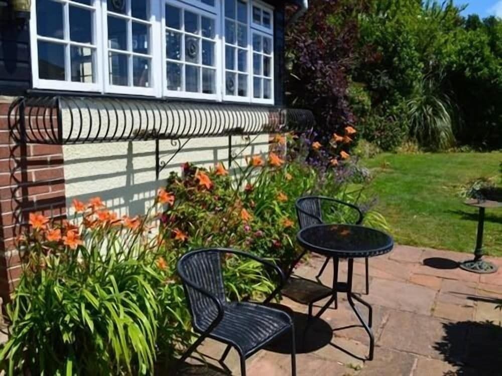 Burleigh House - Guest house4