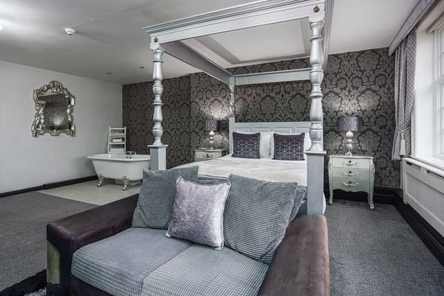4 Poster Suite