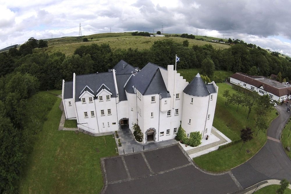 Glenskirlie House and Castle0