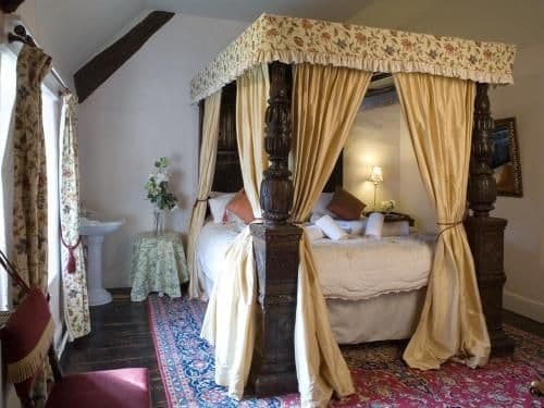 Suite-Private Bathroom-Castle Tudor