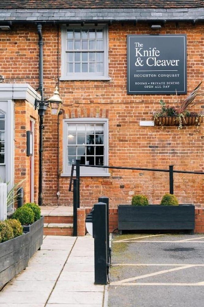 The Knife and Cleaver1