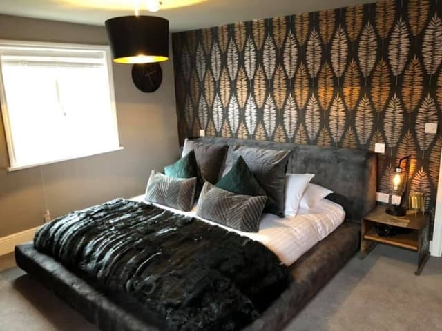 Suite (Room 5)