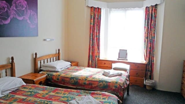 Twin Room, Ensuite