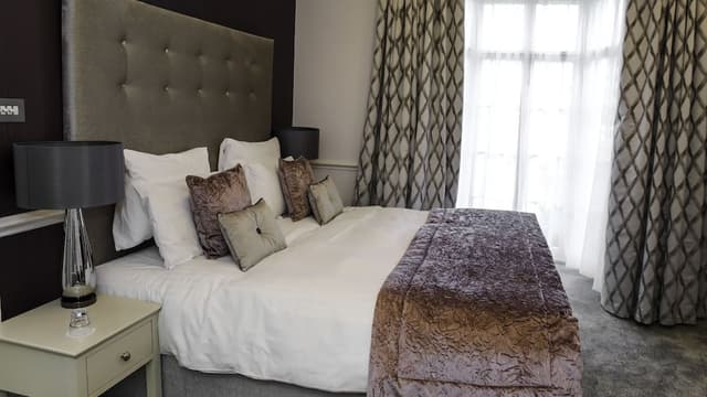 Superior Suite, 1 King Bed with Sofa bed, Jetted Tub