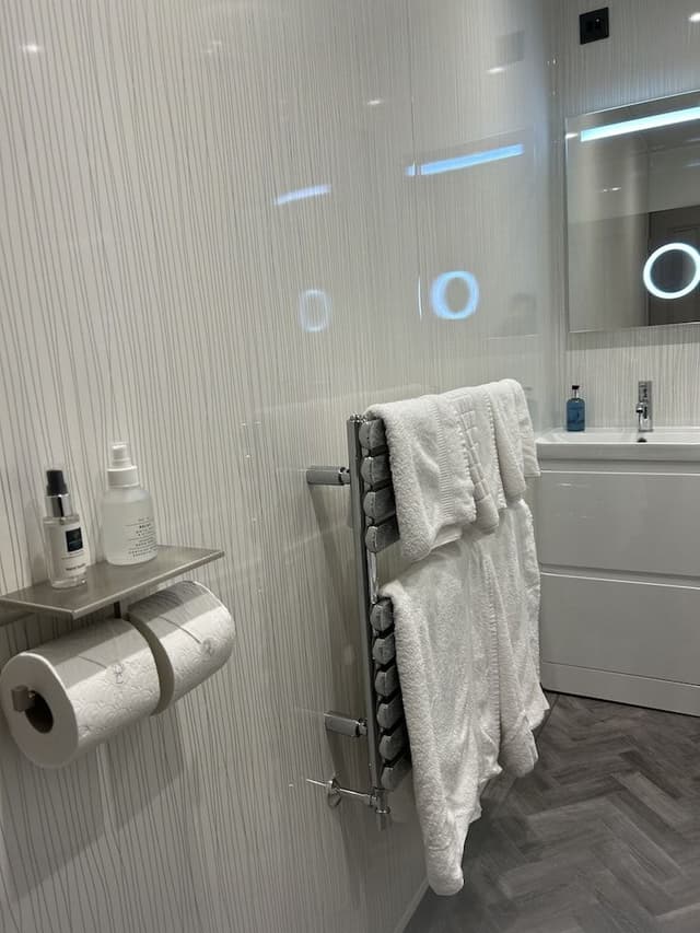 Luxury Superking/Twin En-suite Room