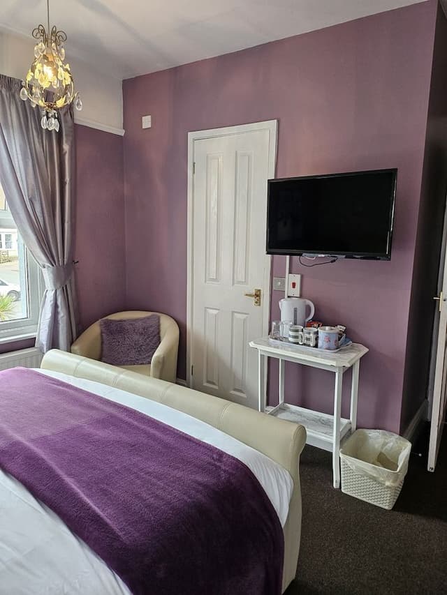 Room, 1 King Bed, Ensuite (Morston)