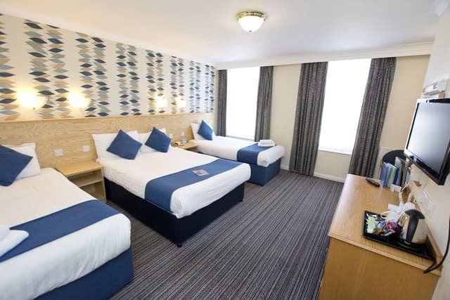 Family Quadruple Room (2 Adults + 2 Children)