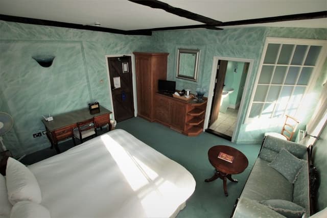 Premium Suite