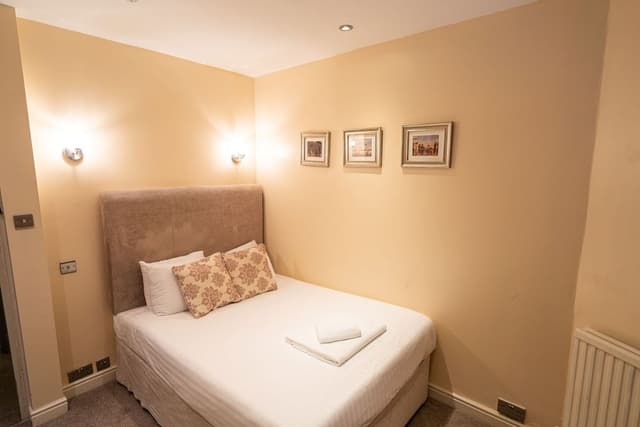 Business Single Room, Ensuite (Lovell)