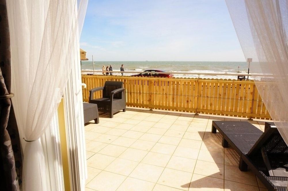 Shoreside Inn0