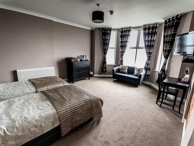 Suite 2 Direct Sea View Twin Room