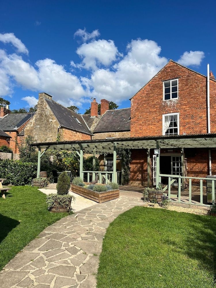 The George Inn0