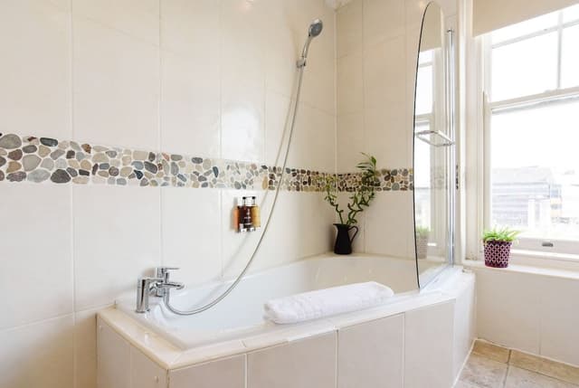 Deluxe Double or Twin Room (Room 5)