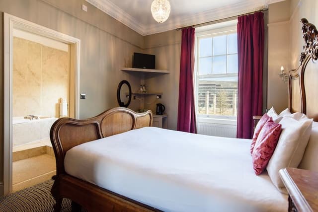 Deluxe Double Room, 1 King Bed, Jetted Tub, Bay View (Room 2)