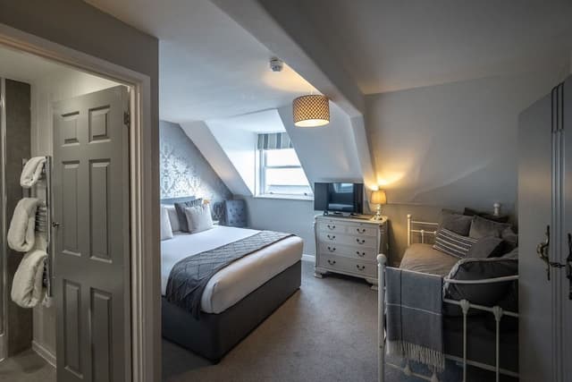 Superior Triple Room, Ensuite, Sea View