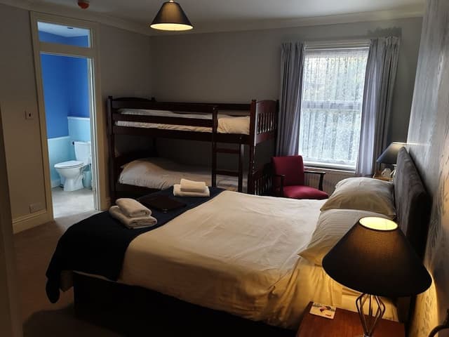 Family Room, Ensuite (2 adults & 2 children)