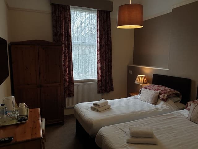 Double or Twin Room, Ensuite (Superking)