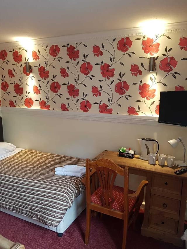 Triple room-Ensuite with Shower