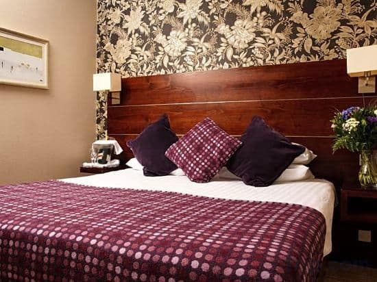 Standard room with 1 king bed