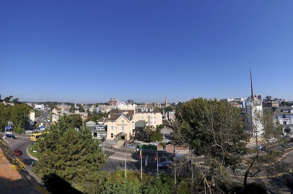 Royal Exeter Hotel0