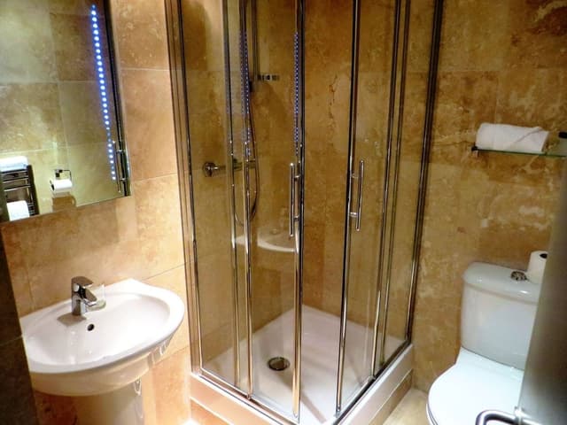 Twin Room, Ensuite (2 single beds)
