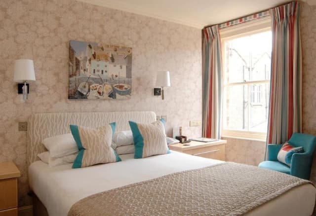 Darfield House Twin/Double Room