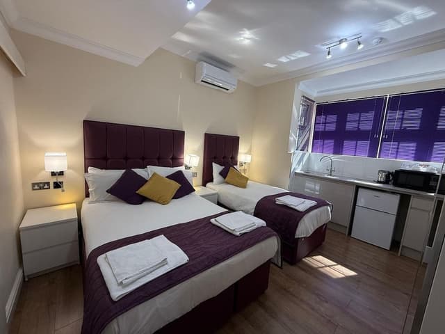Deluxe Triple Room, Private Bathroom