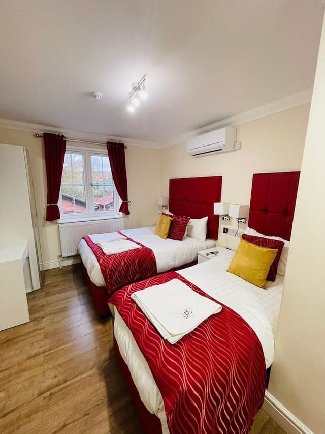 Deluxe Triple Room, Private Bathroom