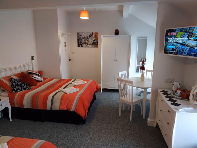 Family Studio Suite (2 Double Beds and 1 Single Bed)