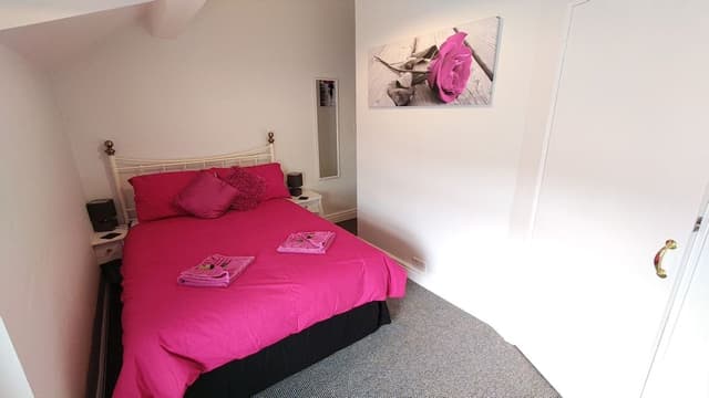 Double Room, 1 Double Bed (1 Adult and 1 Child)