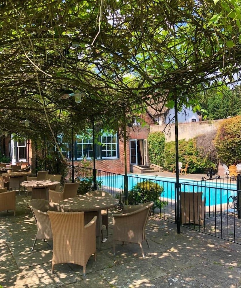 Ravenwood Hall Hotel1