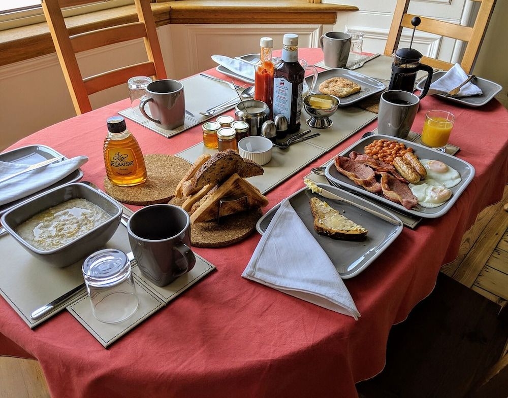 Falcon Crest Guest House4