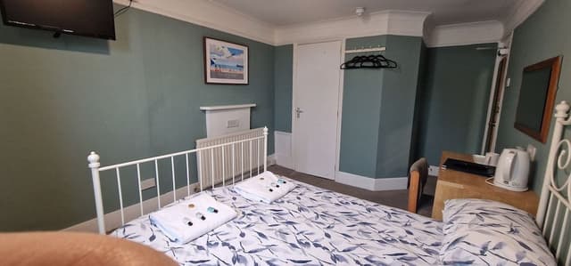 Basic Double Room, Ensuite
