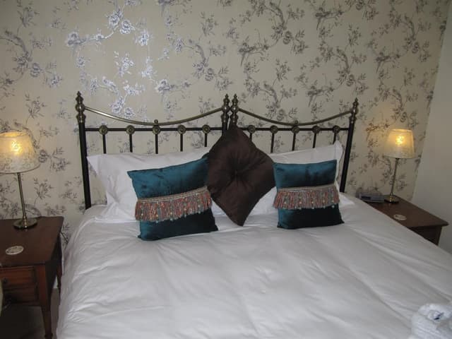Large-Superior-Double room-Ensuite