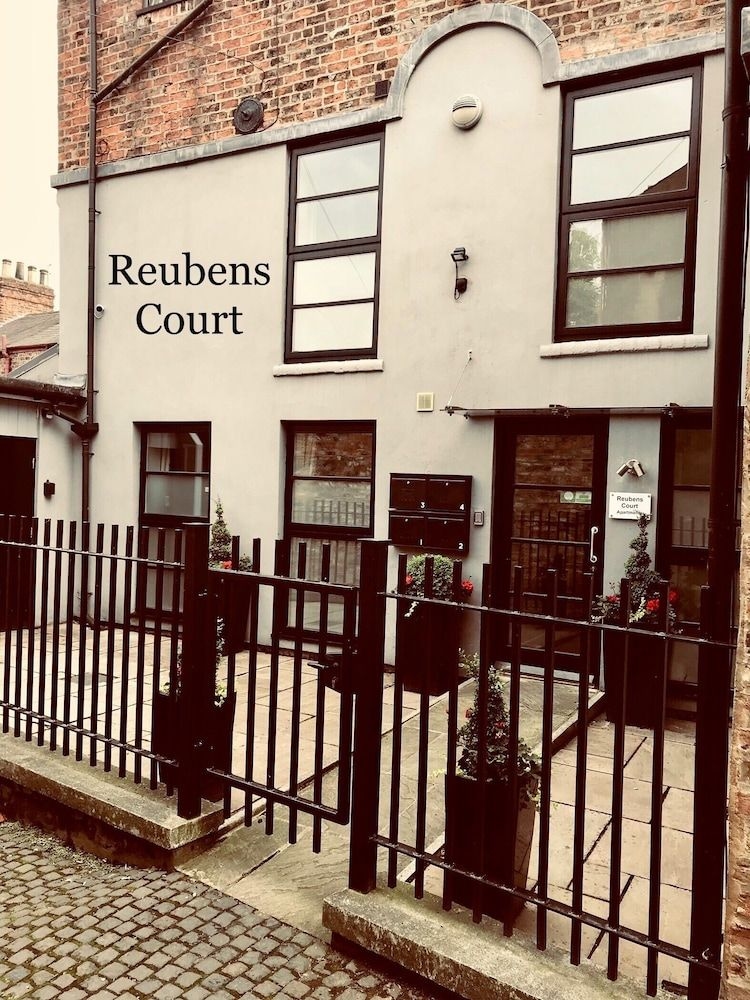 Reubens Court and City Apartments0