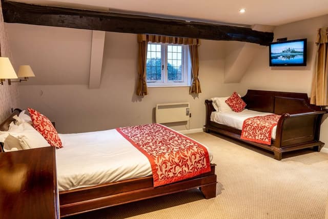 Family Room, Double and Single Bed, no lift