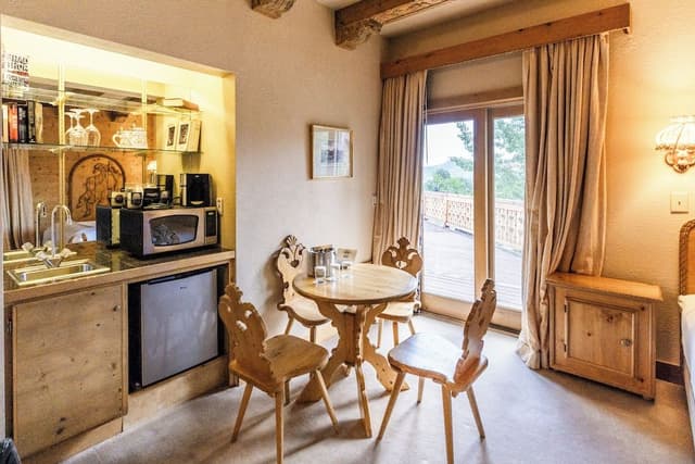 Suite, 1 King Bed