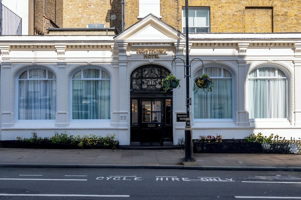 Castleton Hotel0