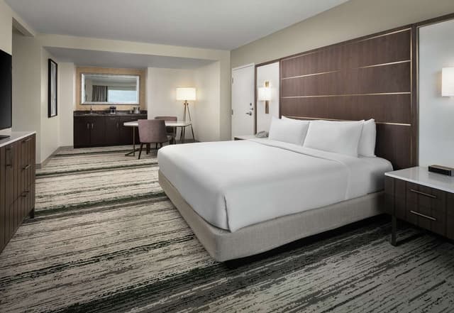 JUNIOR SUITE - 1 KING BED