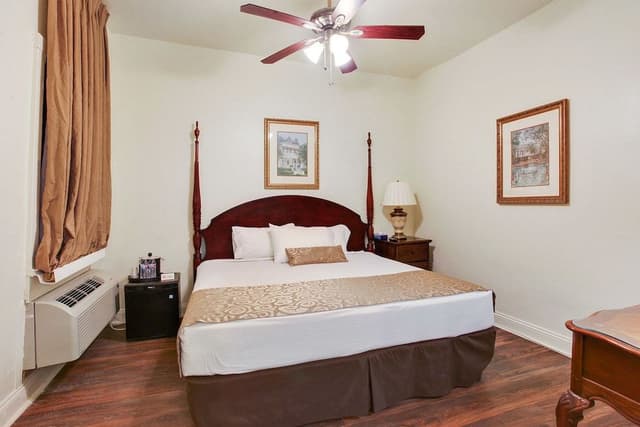 Deluxe Room, 1 King Bed