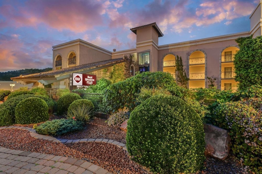 Best Western Plus Arroyo Roble Hotel & Creekside Villas4