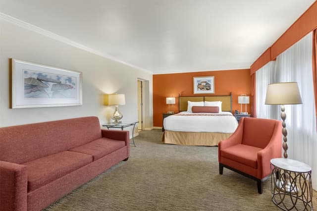 Signature Room, 1 King Bed, Non Smoking, Jetted Tub (with Sofabed)