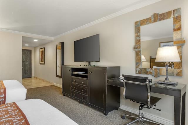 Standard Room, 2 Queen Beds, Accessible, Non Smoking (Town View)
