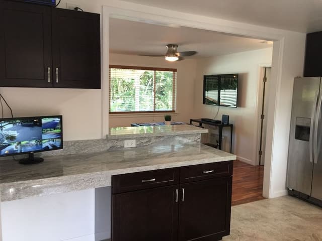 Family House, Private Bathroom, Lagoon View (Aaron's Beach House Priva)