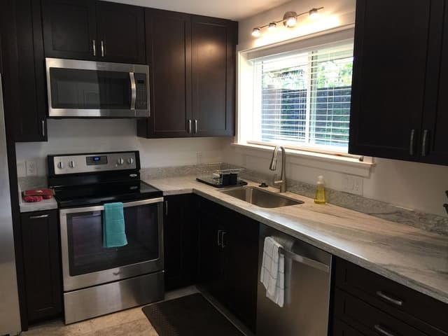 Family House, Private Bathroom, Lagoon View (Aaron's Beach House Priva)