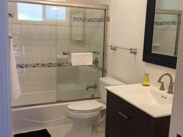 Family House, Private Bathroom, Lagoon View (Aaron's Beach House Priva)
